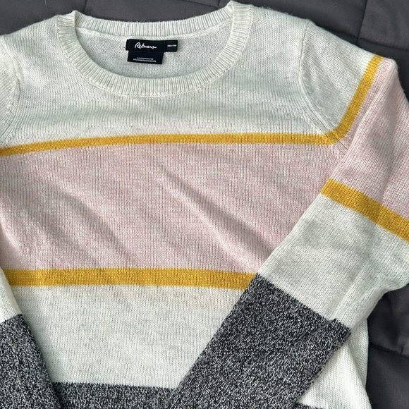 Reitmans sweater - Picture 2 of 2